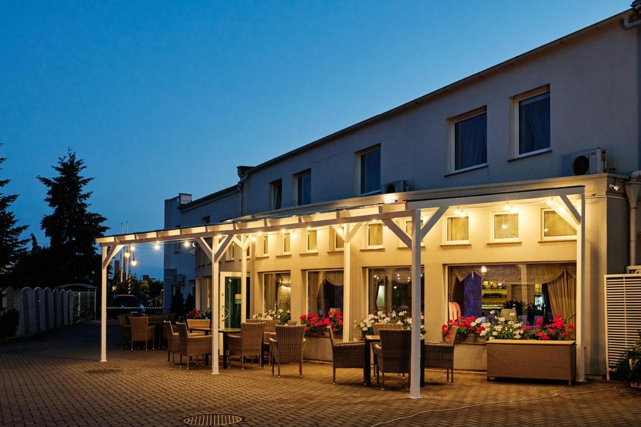 Bialy Dom Henlex Restauracja Hotel 3*