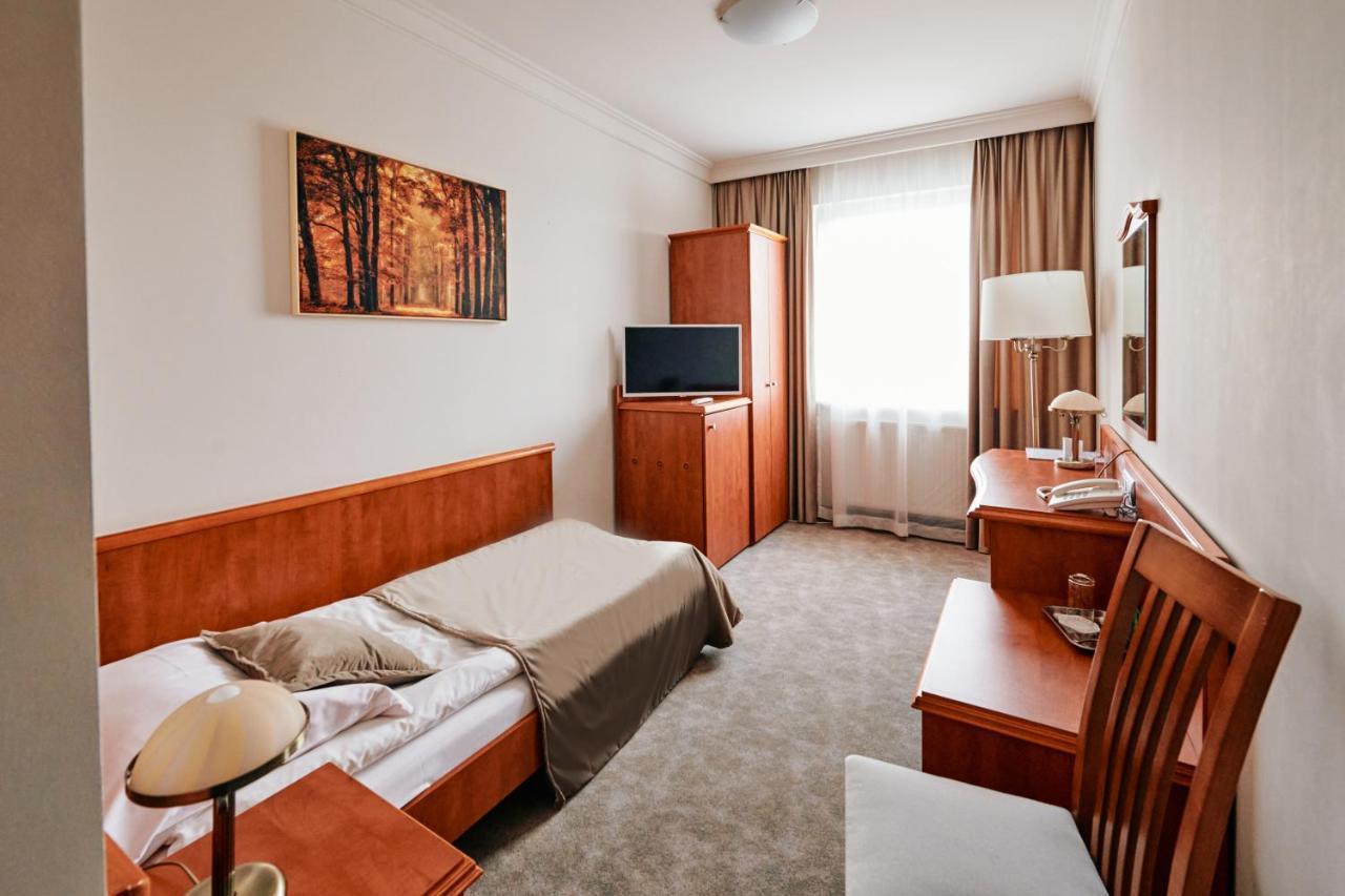 Bialy Dom Henlex Restauracja 3* Poznan